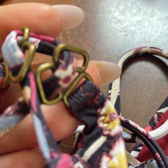 Rebecca Virtue Becca large red white floral bikini top & small bikini bottom - Picture 3 of 5